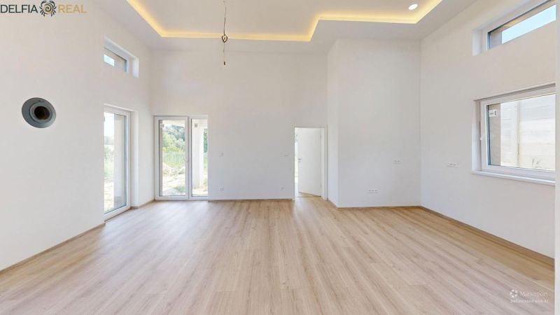 Moderny-4I-rodinny-dom-s-vyhladmi-na-vrchu-ulice-Aleksince-Bedroom-Defurnished.jpg