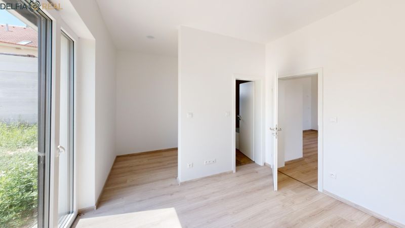 Moderny-4I-rodinny-dom-s-vyhladmi-na-vrchu-ulice-Aleksince-Bedroom.jpg